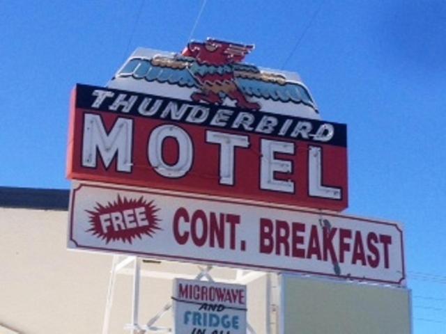 בישופ Thunderbird Motel מראה חיצוני תמונה