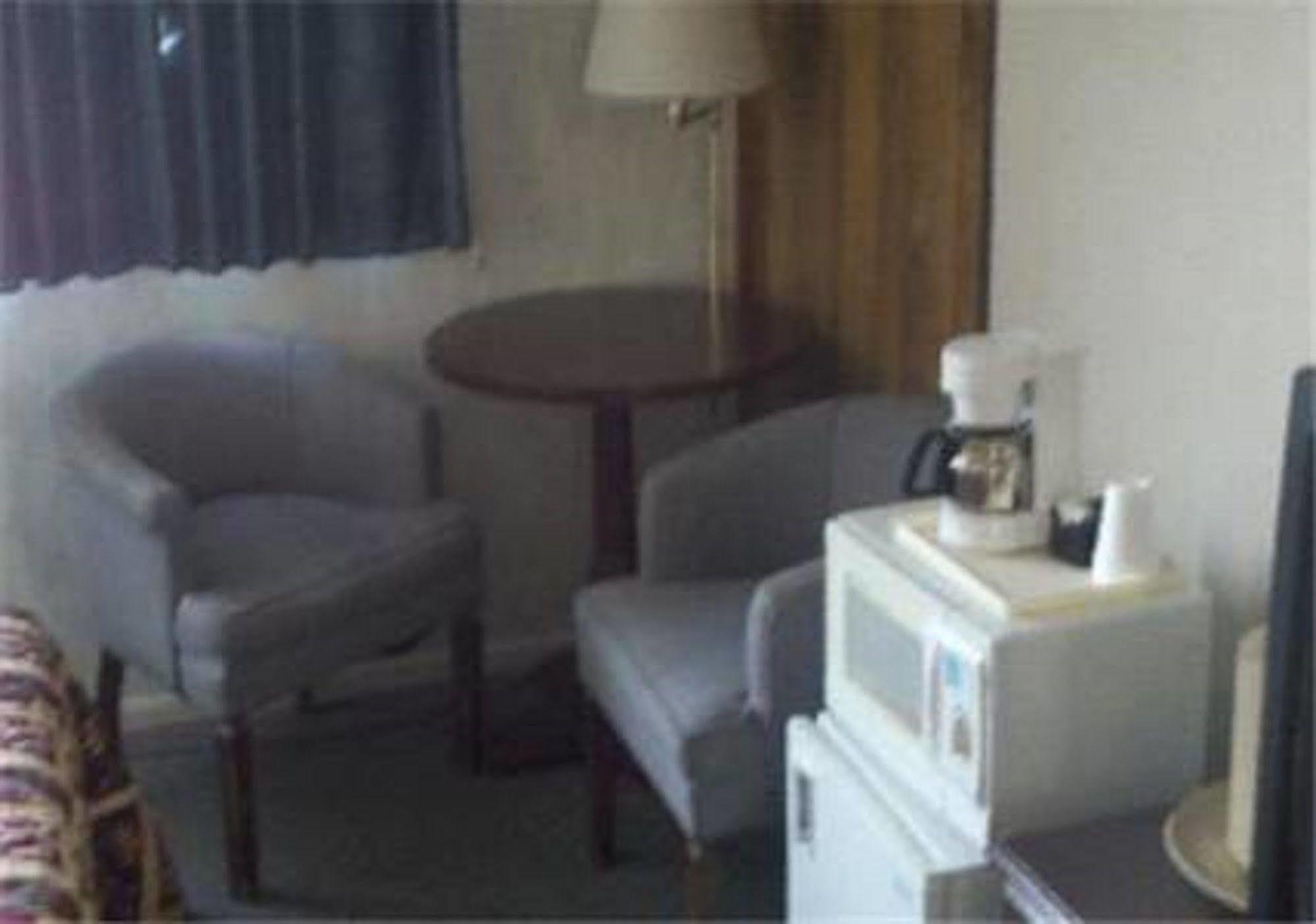 בישופ Thunderbird Motel מראה חיצוני תמונה