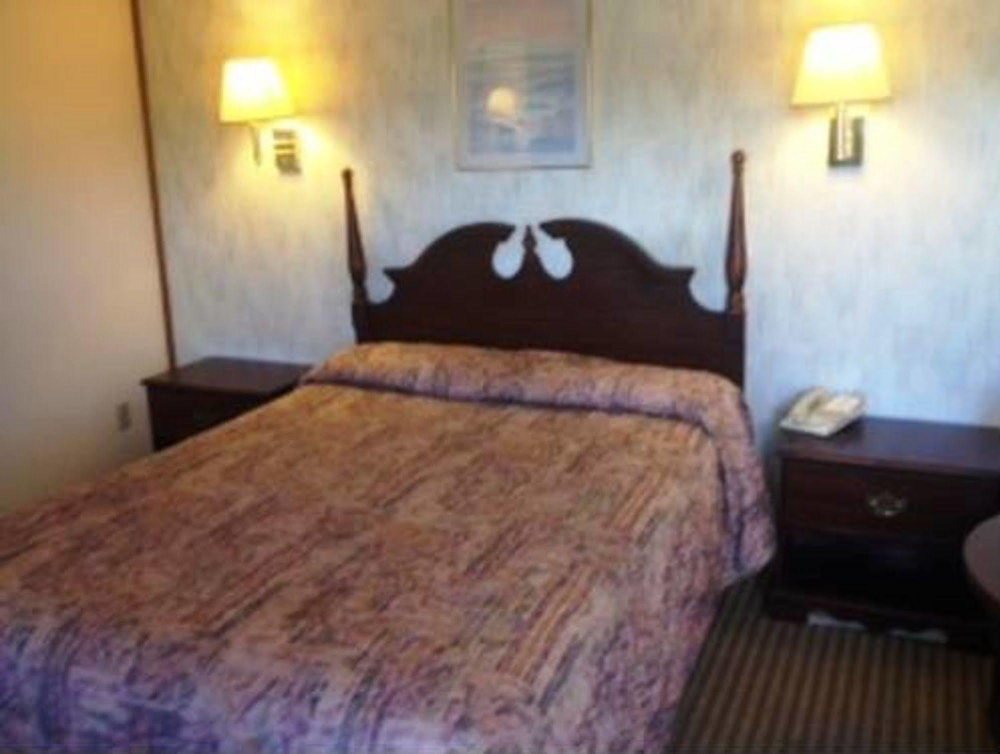 בישופ Thunderbird Motel מראה חיצוני תמונה