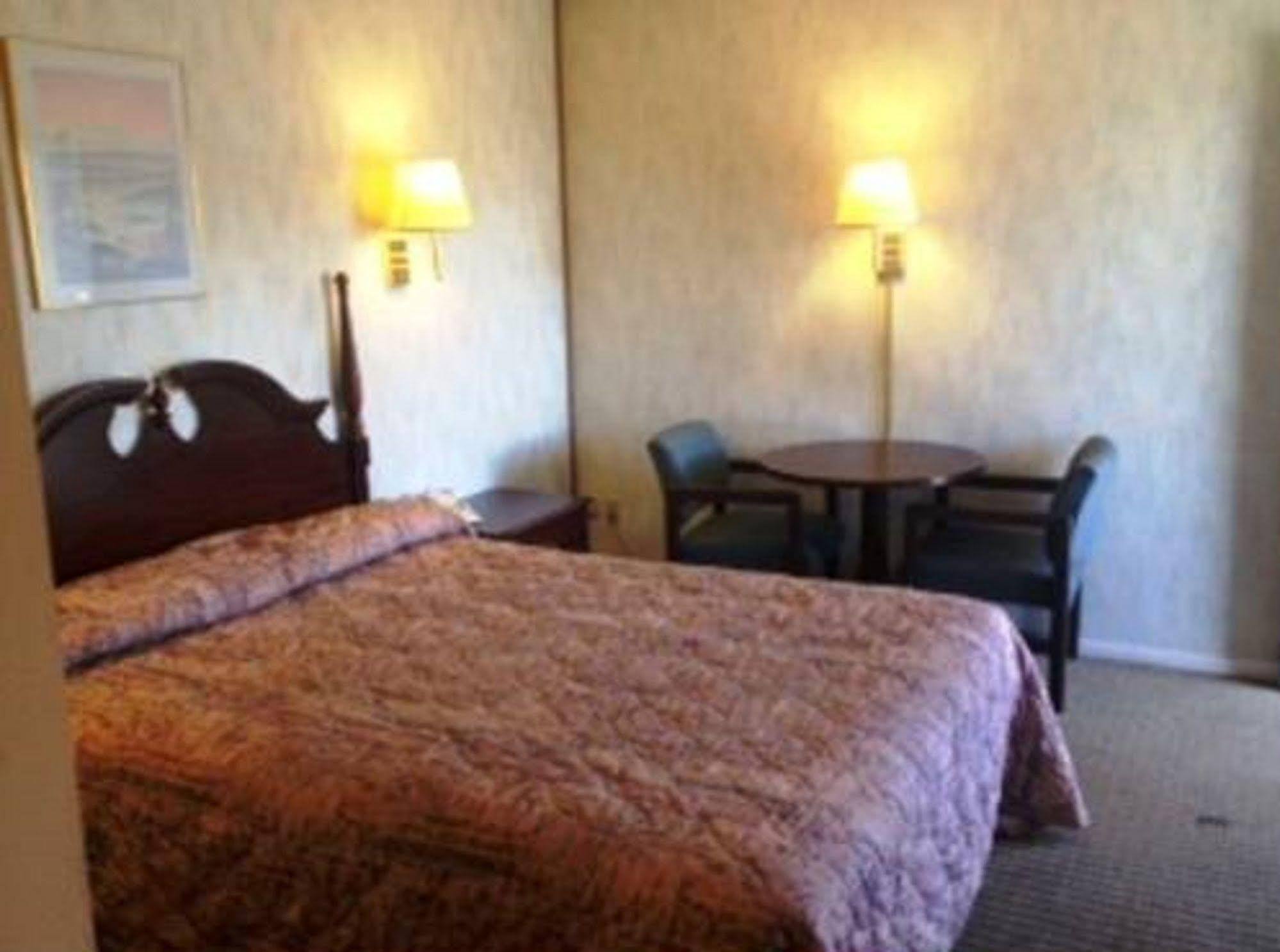 בישופ Thunderbird Motel מראה חיצוני תמונה