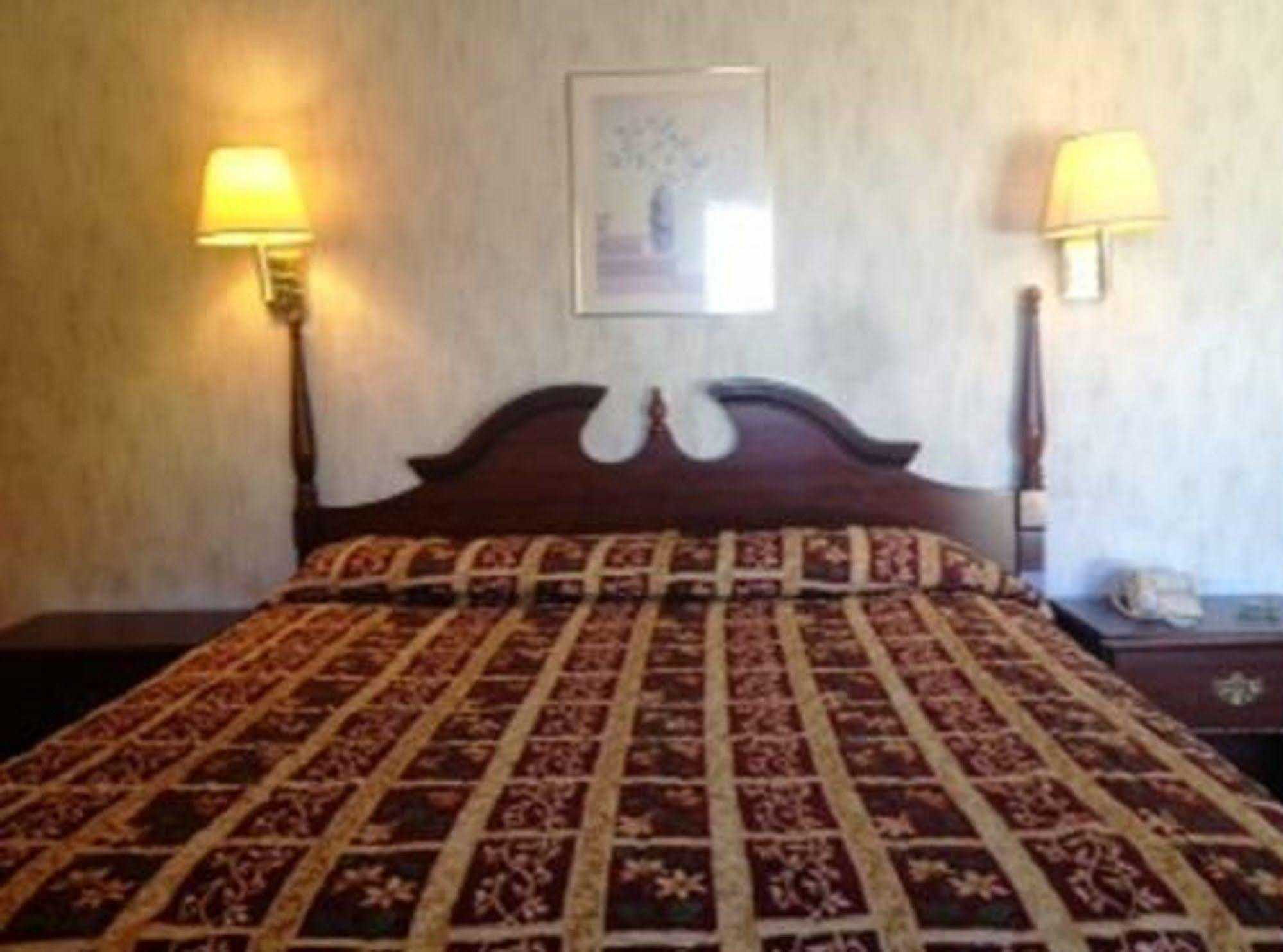 בישופ Thunderbird Motel מראה חיצוני תמונה