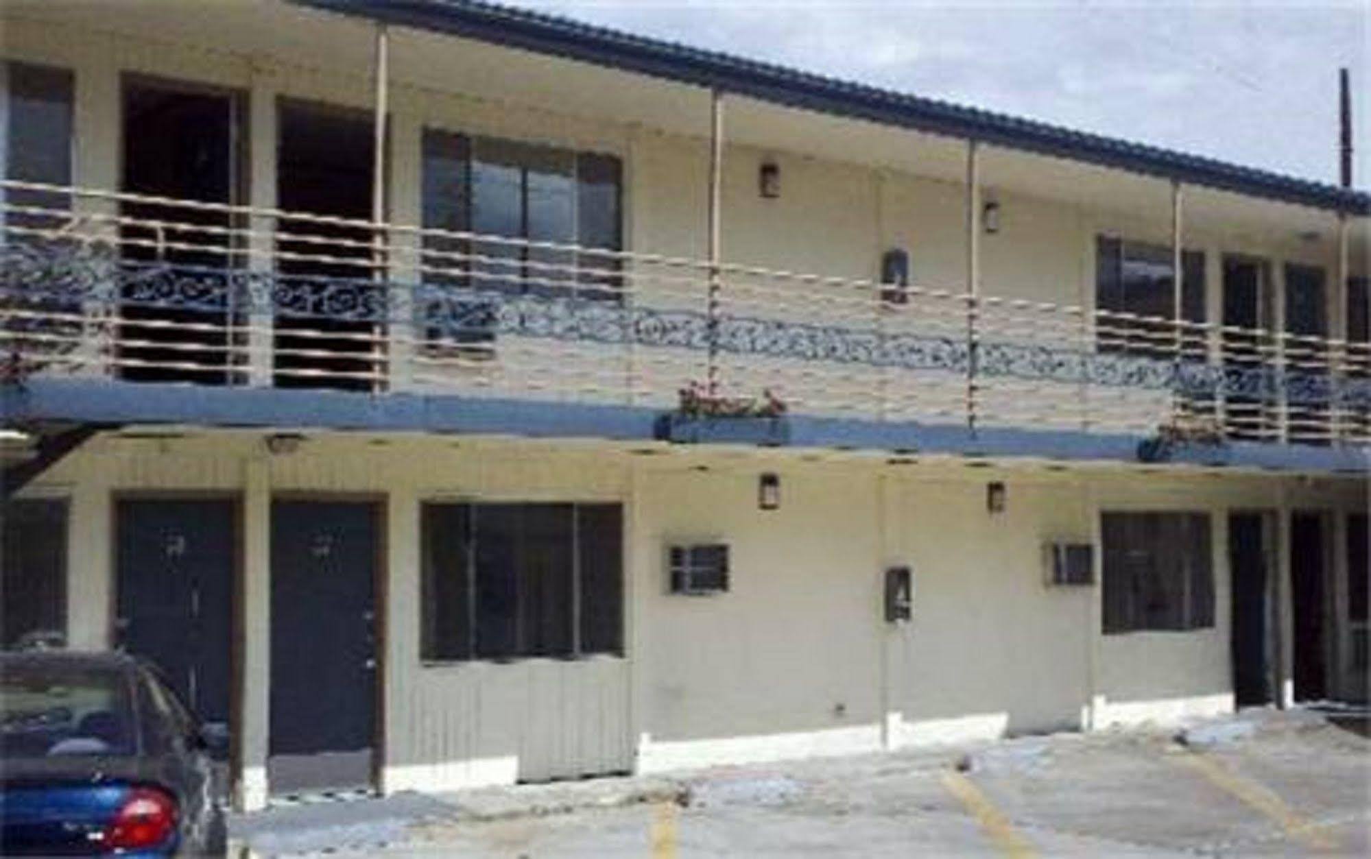 בישופ Thunderbird Motel מראה חיצוני תמונה