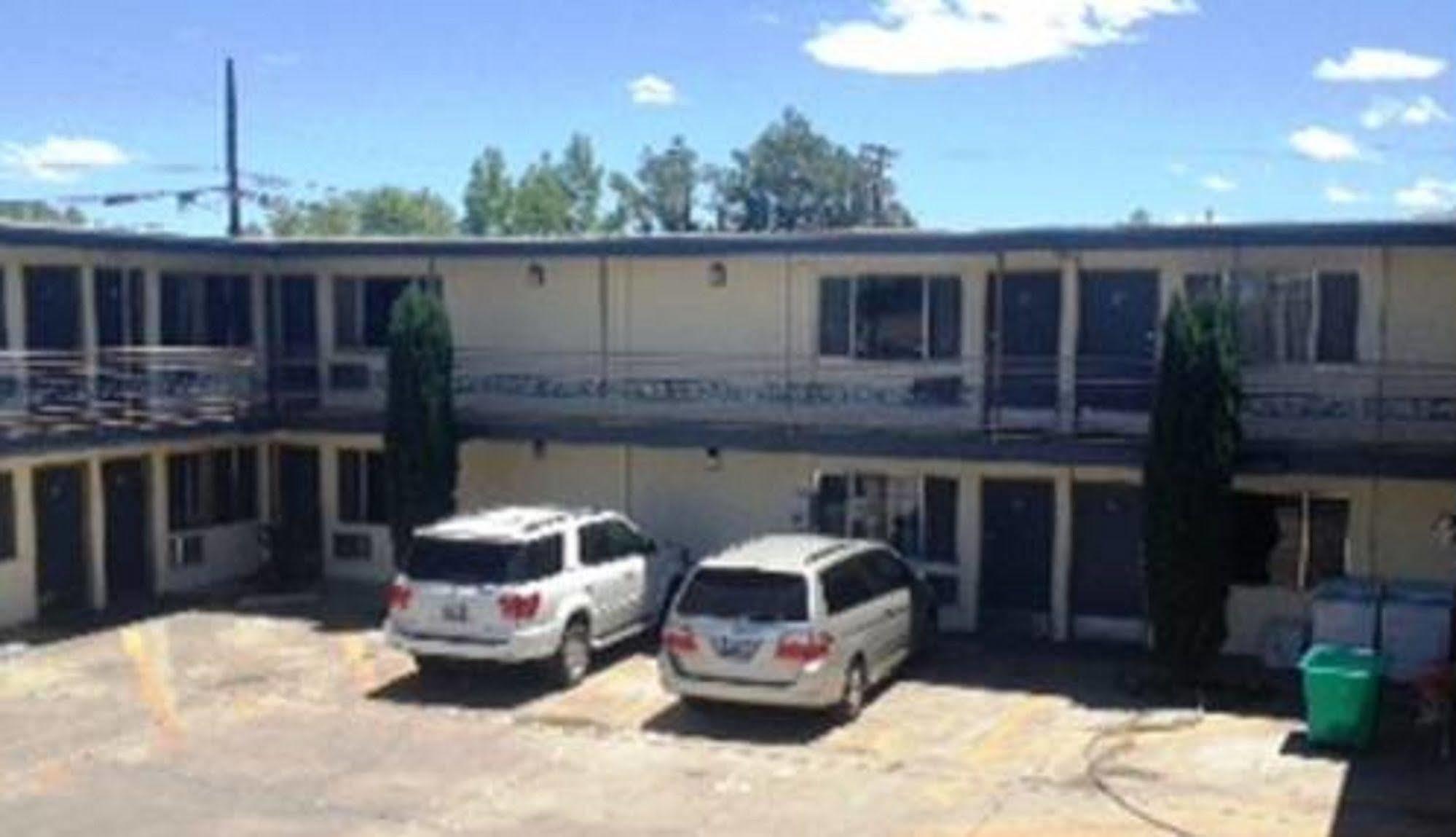 בישופ Thunderbird Motel מראה חיצוני תמונה